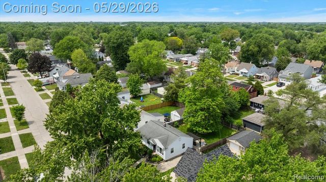 246 Massoit Street, Clawson, MI 48017