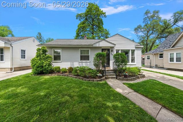 246 Massoit Street, Clawson, MI 48017