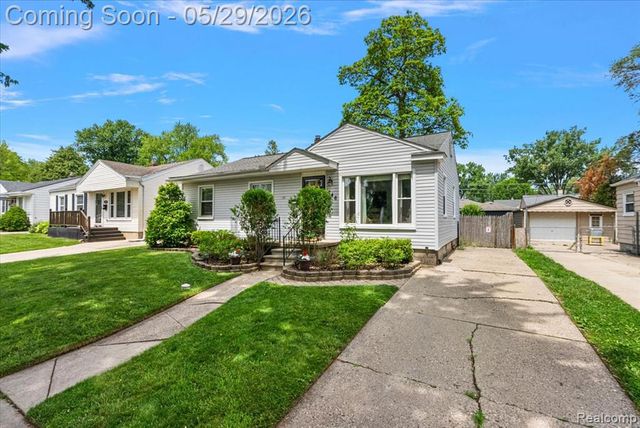 246 Massoit Street, Clawson, MI 48017