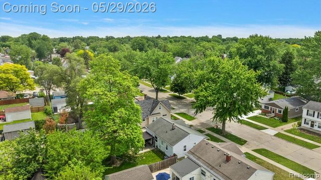 246 Massoit Street, Clawson, MI 48017