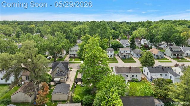 246 Massoit Street, Clawson, MI 48017