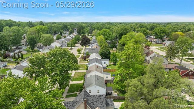 246 Massoit Street, Clawson, MI 48017