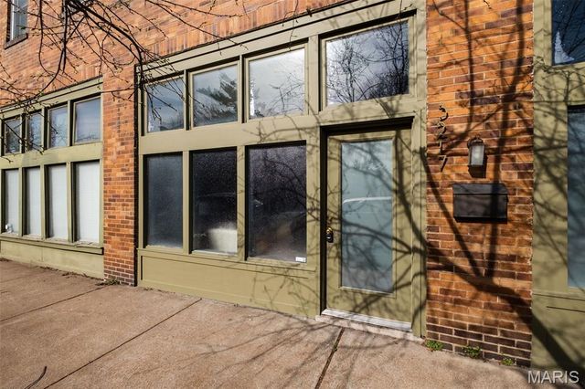 3217 Roger Place, St Louis, MO 63116