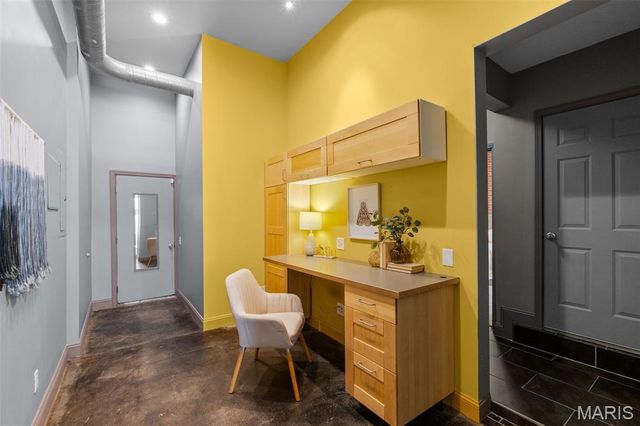 3217 Roger Place, St Louis, MO 63116