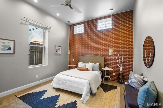 3217 Roger Place, St Louis, MO 63116