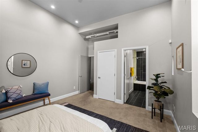 3217 Roger Place, St Louis, MO 63116