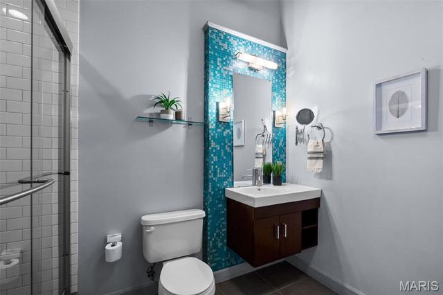 3217 Roger Place, St Louis, MO 63116