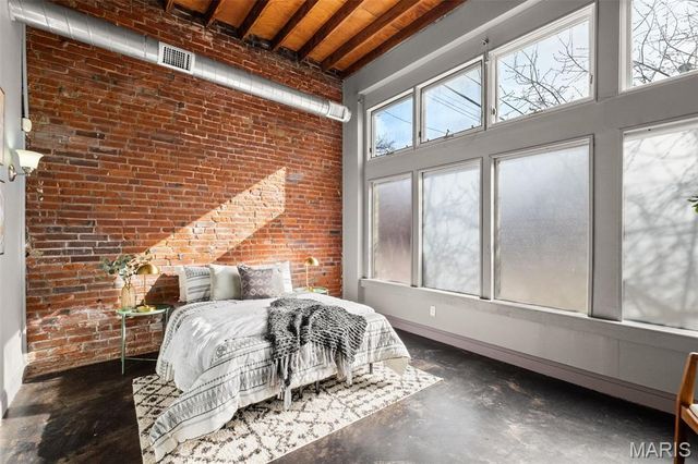 3217 Roger Place, St Louis, MO 63116