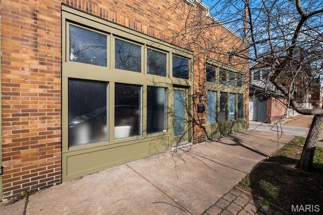 3217 Roger Place, St Louis, MO 63116