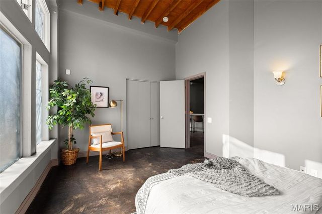 3217 Roger Place, St Louis, MO 63116