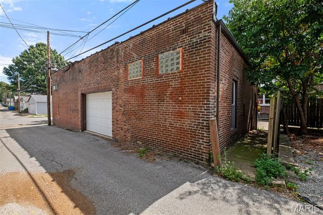 3217 Roger Place, St Louis, MO 63116