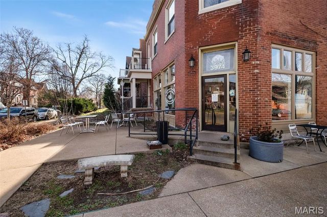 3217 Roger Place, St Louis, MO 63116
