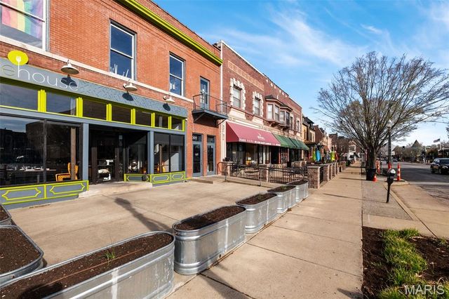 3217 Roger Place, St Louis, MO 63116