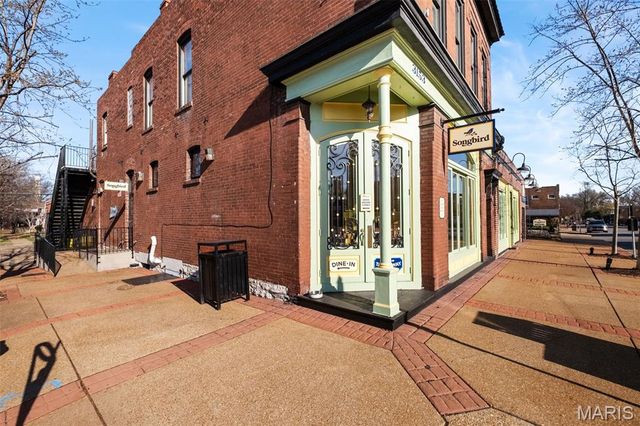 3217 Roger Place, St Louis, MO 63116