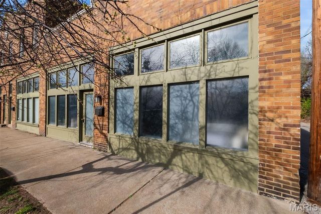 3217 Roger Place, St Louis, MO 63116