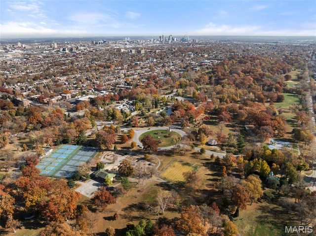 3217 Roger Place, St Louis, MO 63116