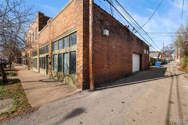 3217 Roger Place, St Louis, MO 63116