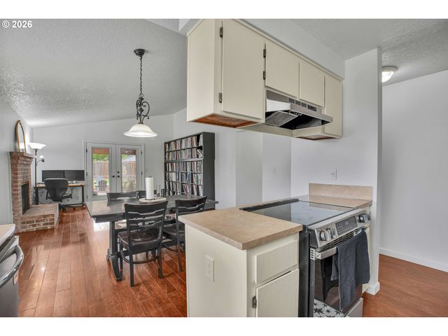 940 Sw 178TH Pl, Beaverton, OR 97003