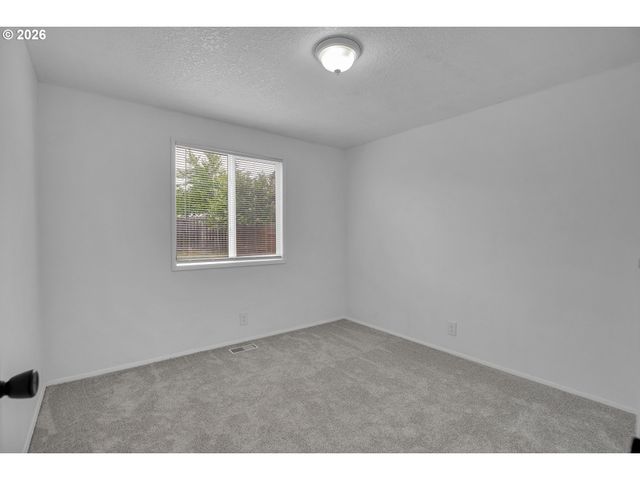 940 Sw 178TH Pl, Beaverton, OR 97003