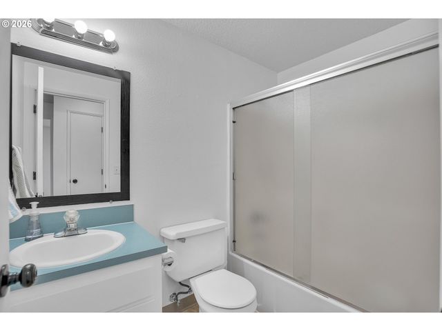 940 Sw 178TH Pl, Beaverton, OR 97003
