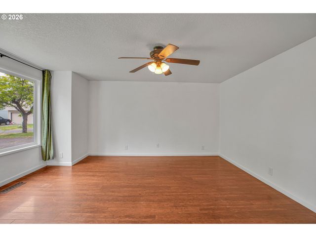 940 Sw 178TH Pl, Beaverton, OR 97003