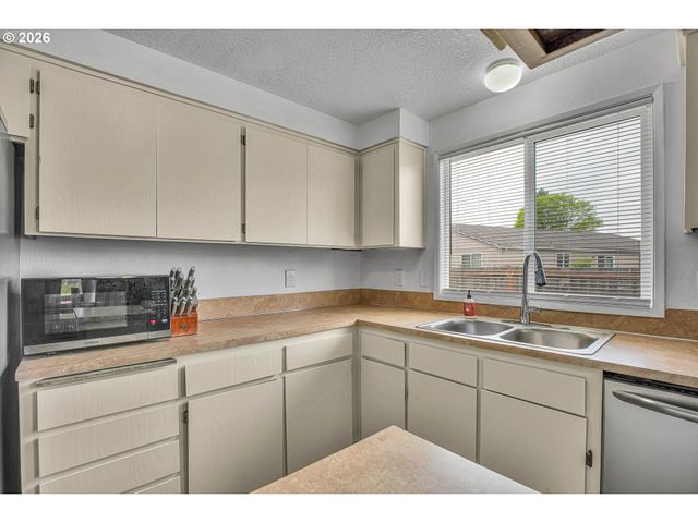 940 Sw 178TH Pl, Beaverton, OR 97003