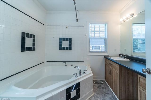 101 Windsor Gate Court, Winston-salem, NC 27104