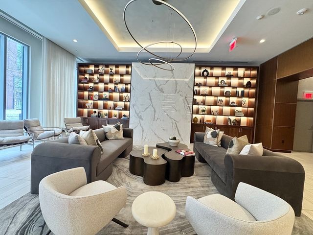 32 Traveler 601, Boston, MA 02118