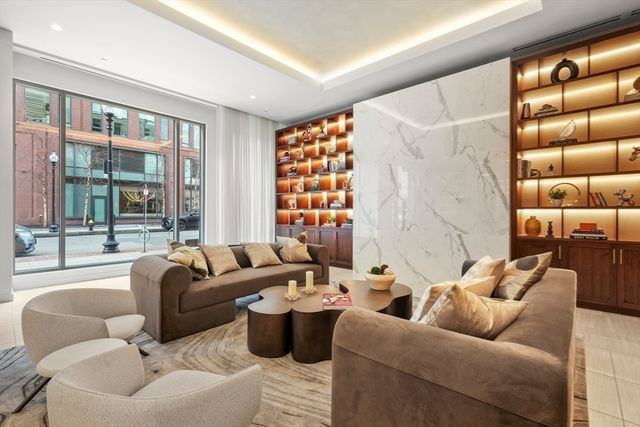 32 Traveler 601, Boston, MA 02118