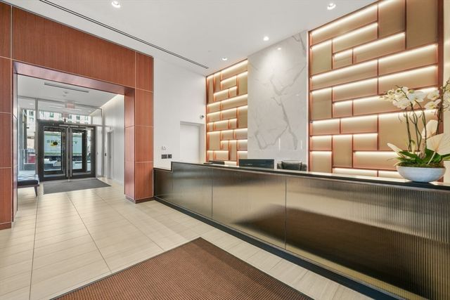 32 Traveler 601, Boston, MA 02118