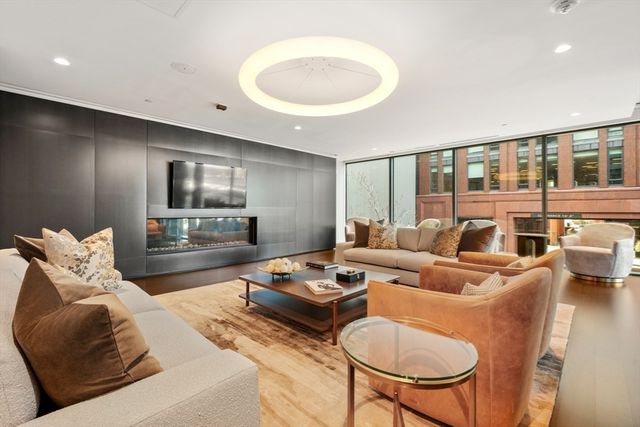 32 Traveler 601, Boston, MA 02118