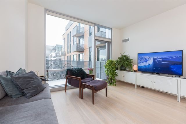 32 Traveler 601, Boston, MA 02118