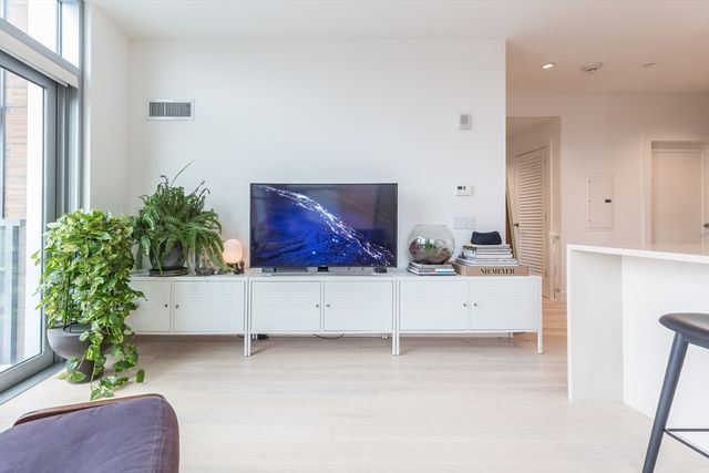 32 Traveler 601, Boston, MA 02118