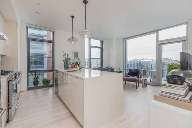 32 Traveler 601, Boston, MA 02118