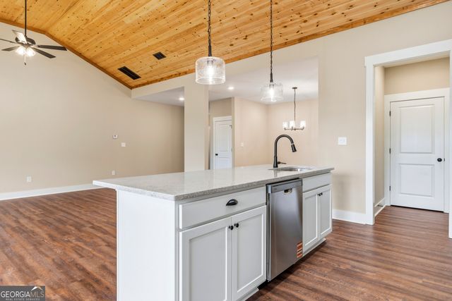 144 Overland Way, Gray, GA 31032