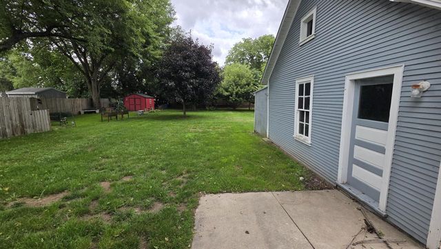 29 S Locust STREET, Oconomowoc, WI 53066