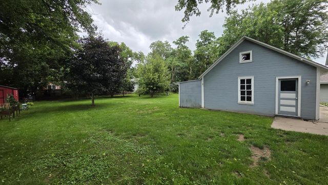29 S Locust STREET, Oconomowoc, WI 53066