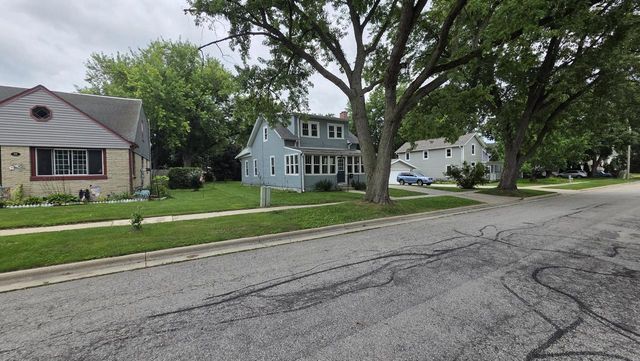 29 S Locust STREET, Oconomowoc, WI 53066