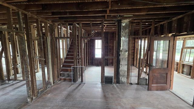29 S Locust STREET, Oconomowoc, WI 53066