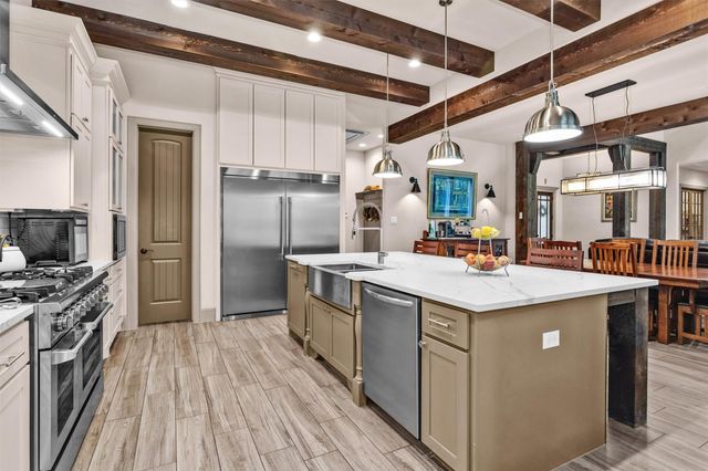 343 Grand View, Huntsville, TX 77340