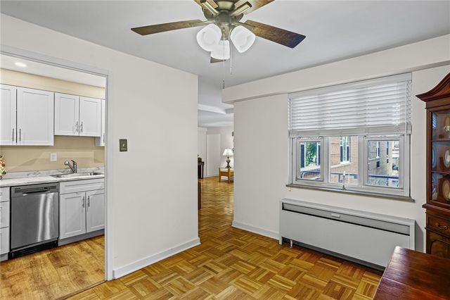 4601 Fifth 221, Oakland, PA 15213