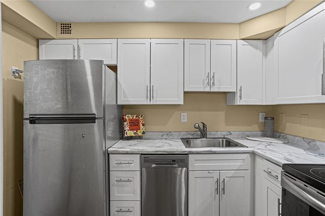 4601 Fifth 221, Oakland, PA 15213