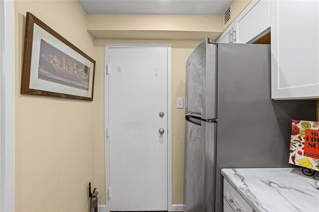 4601 Fifth 221, Oakland, PA 15213