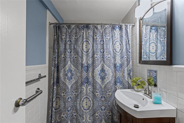 4601 Fifth 221, Oakland, PA 15213