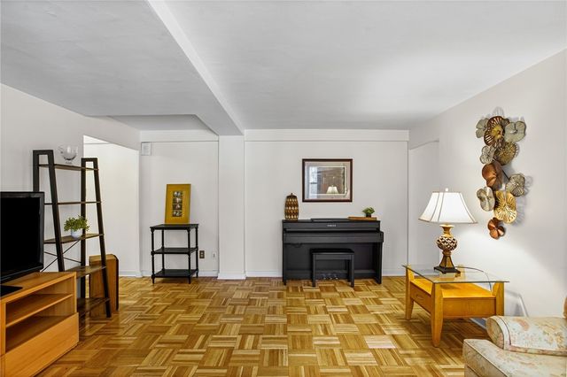 4601 Fifth 221, Oakland, PA 15213