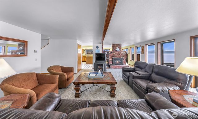 4877 Maple Lane, Ferndale, WA 98248