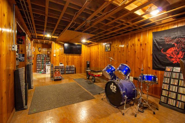 1023 E 29th Avenue, Lake Station, IN 46405