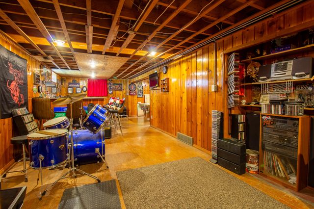 1023 E 29th Avenue, Lake Station, IN 46405