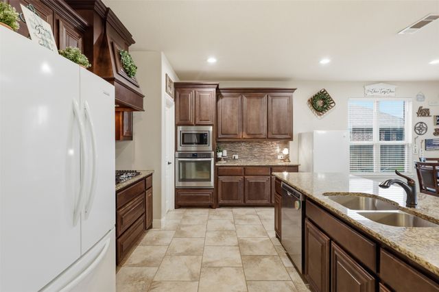 1385 Litchfield Lane, Burleson, TX 76028