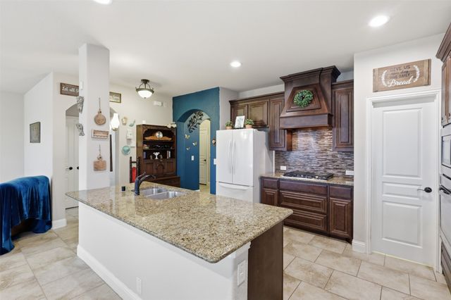 1385 Litchfield Lane, Burleson, TX 76028